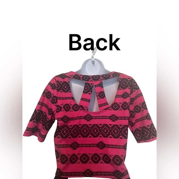 Ali and Kris Crop Top Tribal Top. Size: Large. Color: Fuchsia and Black - Picture 6 of 9
